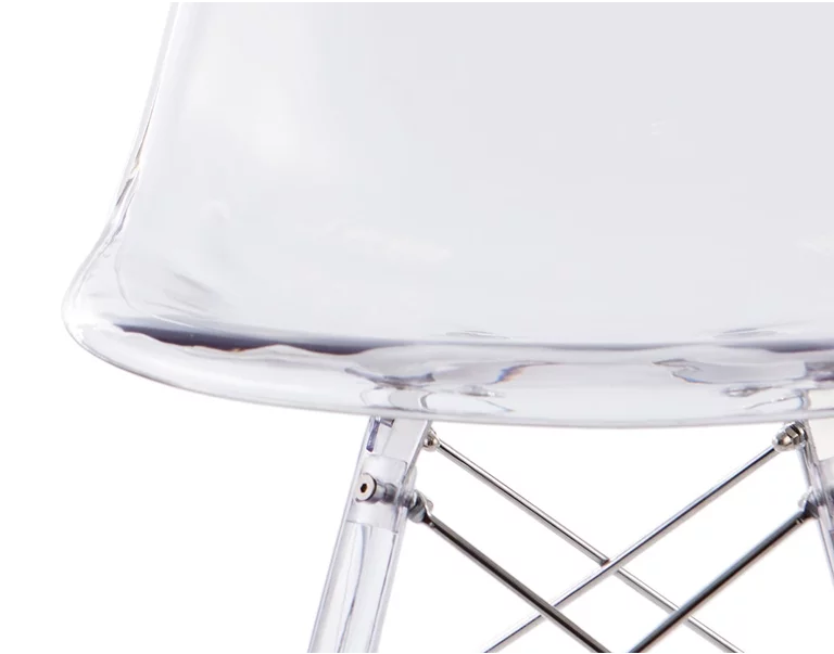 Le polycarbonate des chaises DSW